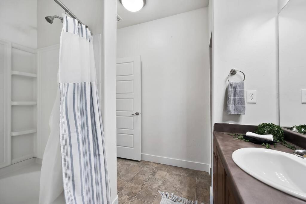 Bee Chic In Sojo W/Hot Tub+Gym+Local Ski Slopes 사우스요르단 외부 사진